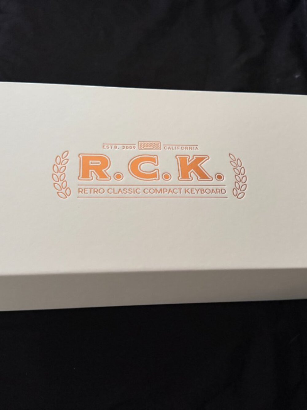 AZIO Retro Classic RCK Keyboard Posh Rose Gold Bluetooth USB w/box - Picture 6 of 8
